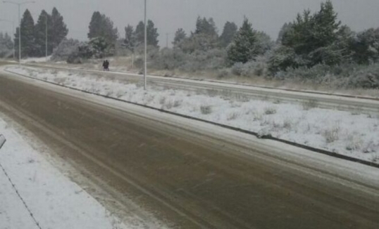 Bariloche amaneció cubierta por una pequeña capa de nieve