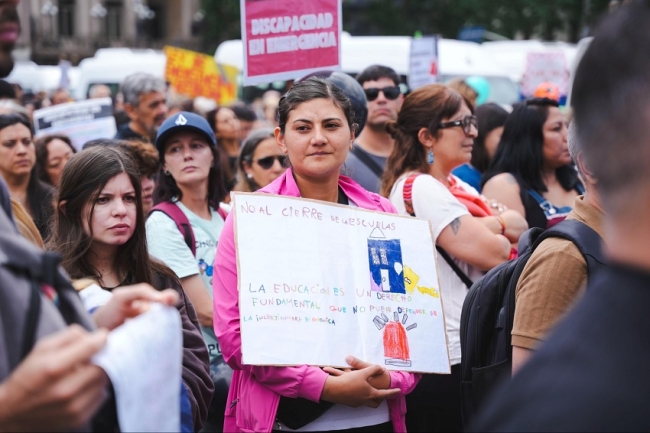 Discapacidad: Multitudinaria movilización al ministerio de Salud, en reclamo por la aplicación de la emergencia