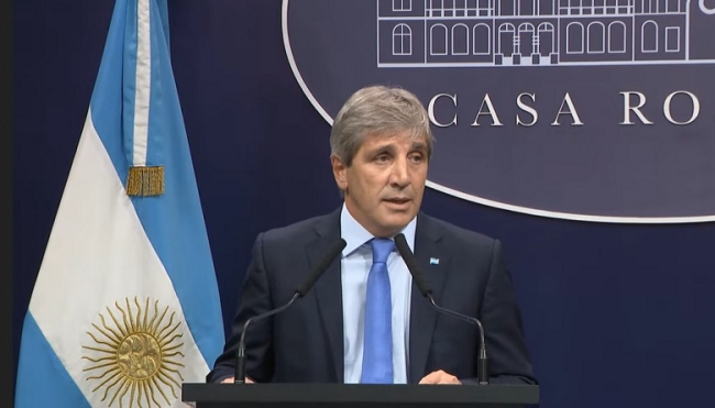Luis Caputo anunció un nuevo programa de ciudadanía por inversión