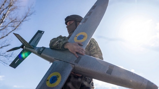 La defensa rusa derriba 555 drones ucranianos en una noche