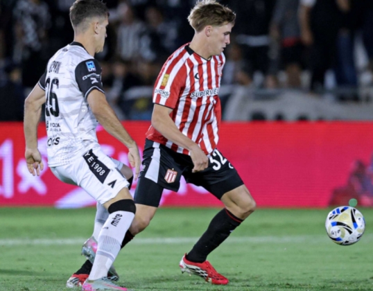 Torneo clausura de fútbol: Estudiantes de La Plata enfrenta a Gimnasia de Mendoza