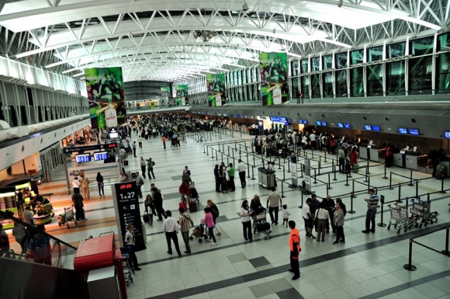 Con cinco casos confirmados de «viruela del mono» en el país, el ministerio de Salud refuerza los controles en aeropuertos