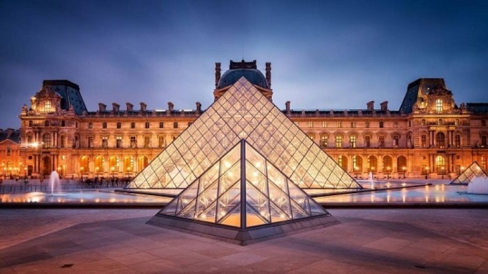Francia: Roban en el Museo del Louvre