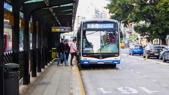 Rige el nuevo cuadro tarifario para los colectivos que circulan en el Área Metropolitana de Buenos Aires