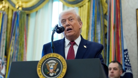 Trump reitera que EE.UU. empezará a golpear por tierra contra objetivos «narco»