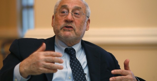 Joseph Stiglitz advirtió que Argentina «está en la puerta de otra crisis»