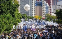 Multitudinaria marcha de «La Campora» a la Plaza de Mayo