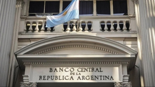 El Banco Central anunció que las bandas cambiarias se ajustarán por inflación a partir de 2026