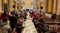 Carlos Saracini, párroco de la iglesia Santa Gema: los fieles cantaron «la Patria no se vende»