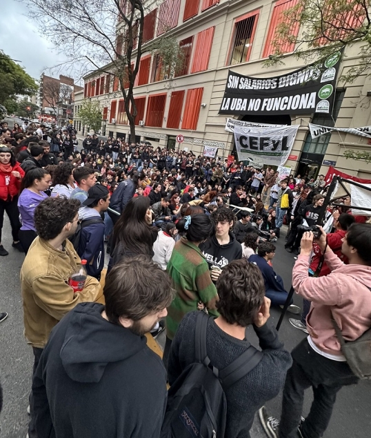 El Gobierno advirtió a los rectores de las universidades por «cualquier cosa que pase» en las protestas de estudiantes