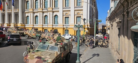 Bolivia: Arce denuncia «movilizaciones irregulares de algunas unidades del Ejército, la democracia debe respetarse»