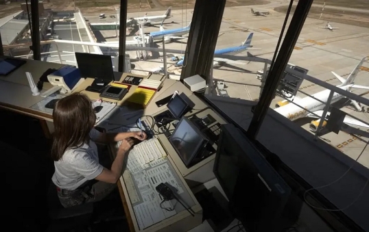 Trabajo dictó la conciliación obligatoria en el conflicto con los controladores aéreos