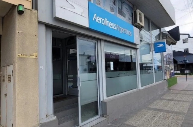 Aerolíneas Argentinas cierra cuatro oficinas de atención al púbico en el país