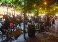 La caída del consumo golpea a los bares y restaurantes porteños
