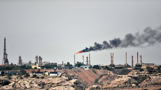 Irán advierte contra los ataques a su importante isla petrolera