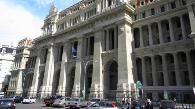 La Corte dejó sin efecto una sentencia y pone límites al cálculo de intereses de una indemnización por despido