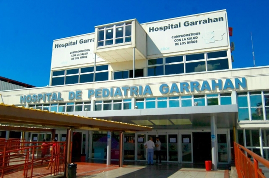 Abrazo solidario y paro en el Hospital Garrahan